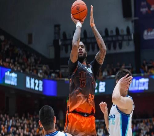 山东男篮主场迎战浙江,内外线对决看点十足,期待克里斯持续爆发