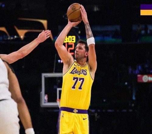 卧槽!鱼跃救球+罚球扳平+加时绝杀,三巨头“完美一战”不真实!