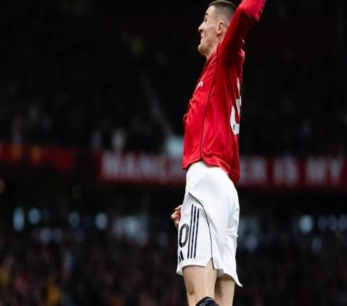 B费助攻双响独享队史第1人,曼联31维拉,卡里克比肩英超3大名帅