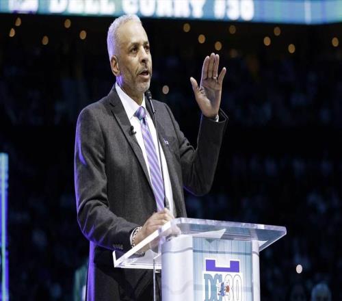 泪目,勇士队库里的爸爸戴尔在黄蜂队球衣退役仪式上发表感人演讲