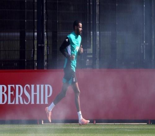 斯洛特:伊薩克能趕上踢巴黎,球迷們會在下賽季看到最好的他