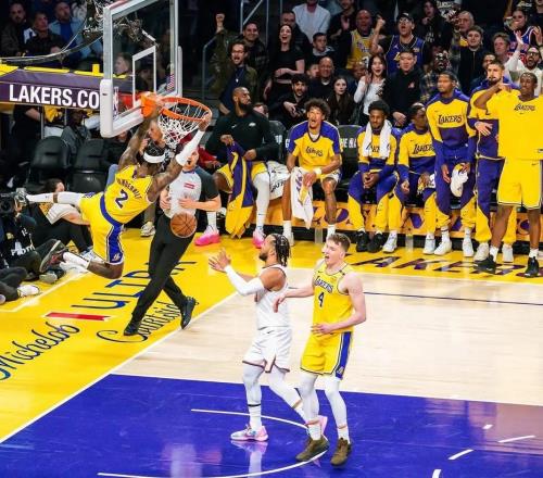 东里归位,湖人强势稳住第3,詹姆斯有望复制2020年,再夺FMVP