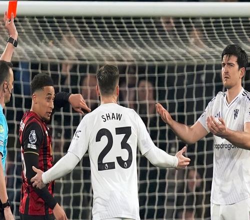 曼联点球被黑阿马德禁区被拽视而不见,红魔却吃“红点套餐”