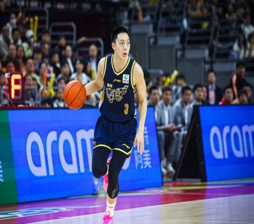 广东输球揪出罪魁祸首!国手仅6分被菜鸟23分打爆,杜锋颜面尽失