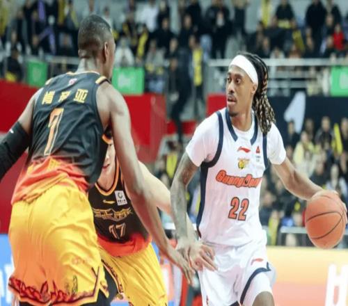 CBA名记痛批广东队一人:再说1遍,快点换掉!