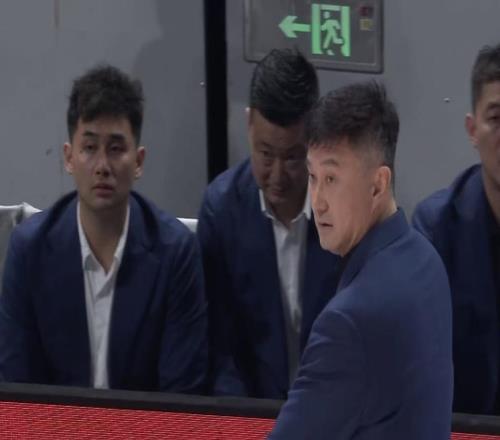 止步8强后！广东队作出重大决定，杜锋去向曝光，徐杰要被交易