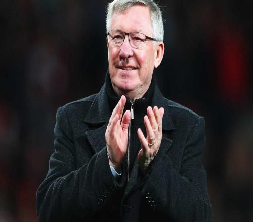 电讯报:豪门高层和球迷严重对立,斯洛特处境像当年的弗格森