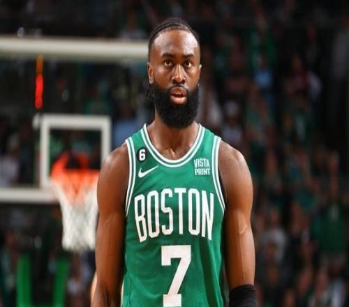 冲击MVP,杰伦布朗成为绿军单赛季得1000分150助最快的球员