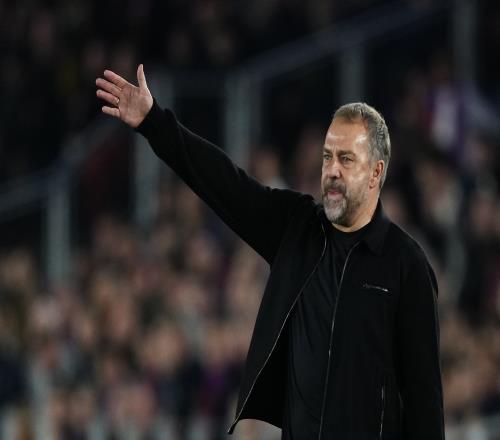 每体报道巴萨冬季转会窗口考虑引进中后卫并期待特尔施特根的决定_西甲直播