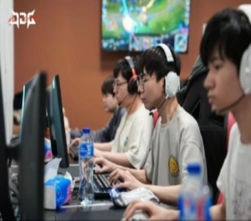 JDG分享队员训练返图:近日训练返图来啦,积极备战中!