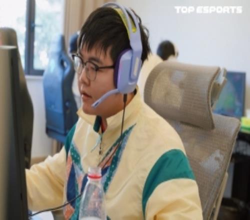 TES分享队员训练返图:努力备战,磨合进行时