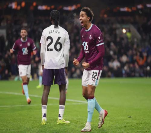 补强后防!曝曼联盯上德甲1米96巨塔考虑冬窗先租后买