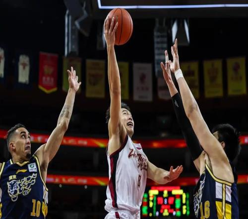 广东遭浙江绝杀风波发酵,杜锋深夜检讨反思3大问题,4人不及格