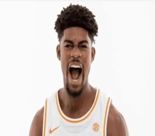 北京首钢新外援维克特贝利完成注册,今晚对阵山东可以登场