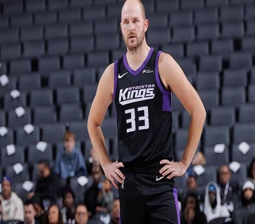 打爆火箭二队!国王二队后场老将打出了一场现象级的表现