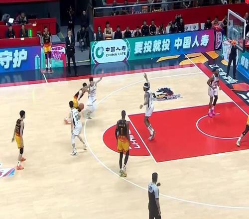 辽宁激战江苏!莫兰德爆发付豪稳定输出张陈治锋受困