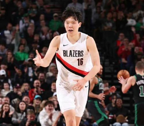 3分3篮板2助攻,杨瀚森获斯普利特称赞:他知道自己应该做什么!