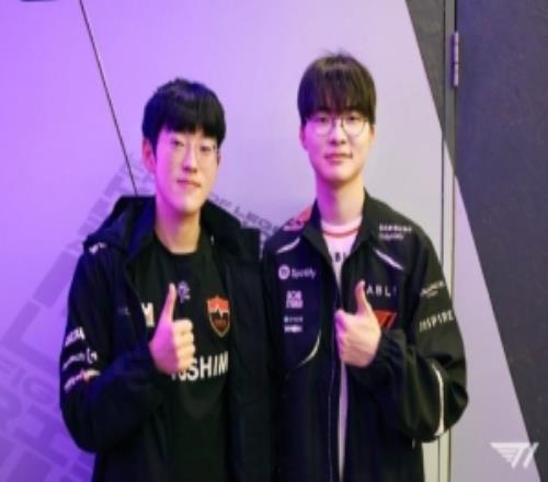 T1官方分享LCK季前赛选手返图:T1全员到齐