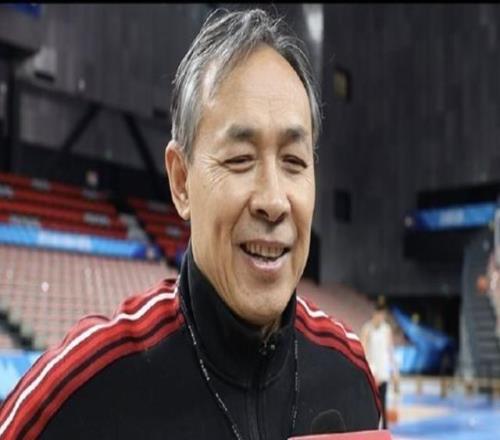 许利民:关于上一场的问题全队已达成共识,今天训练氛围很好