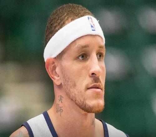 怎么又进去了美媒:前NBA后卫德隆特韦斯特因涉嫌抢劫被捕