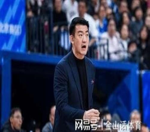 活久見！主隊全場8次犯規，卻贏24分，客隊12名球員，罰球線得0分