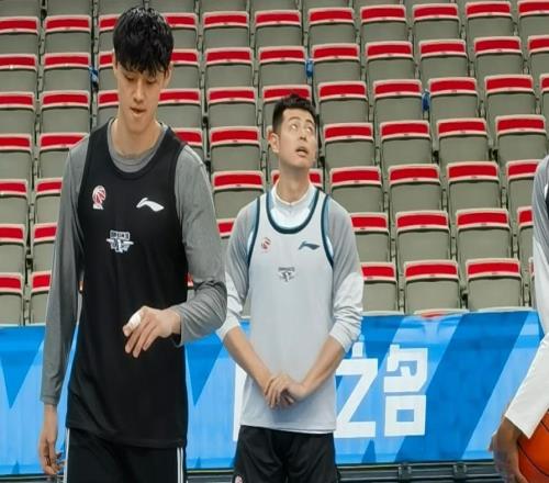 備戰山西困難重重！趙睿+2內缺席，斯佩爾曼傷重，曾凡博也有手傷