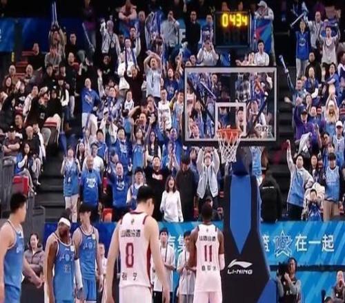 北京近4戰(zhàn)3敗！球迷狂刷官媒評論區(qū)“現(xiàn)場喊到頭暈多希望你們贏”