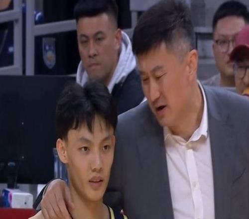 廣東vs北控前瞻：杜鋒主場40分大敗欲反彈，胡明軒徐杰PK廖三寧