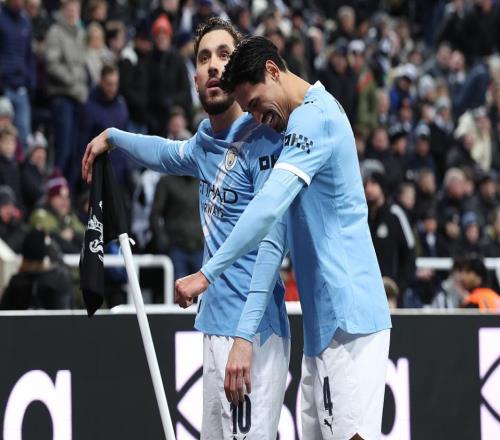 震撼！54歲瓜帥僅用1年便為曼城換血4.45億買12人+打造全新首發