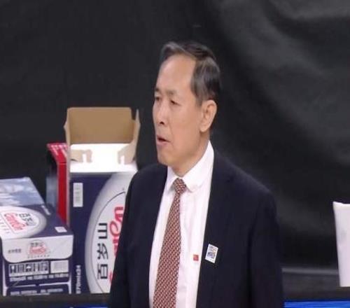 奪冠熱門輸球仍反超山東，遼籃掀翻強(qiáng)敵卻無(wú)緣前8，黑馬超出預(yù)期