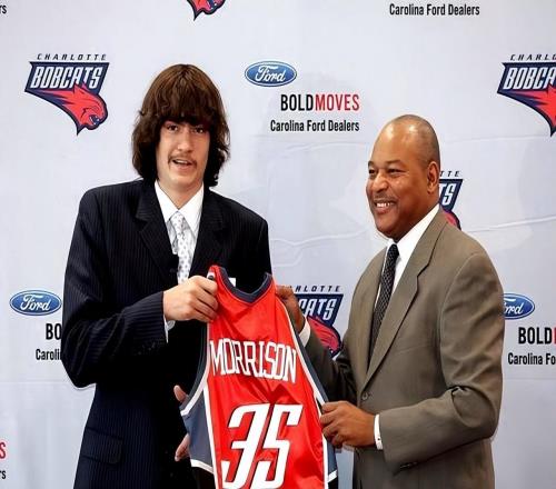 還記得他嗎NCAA的王者被譽為大鳥二世卻只打了3年NBA光速消失