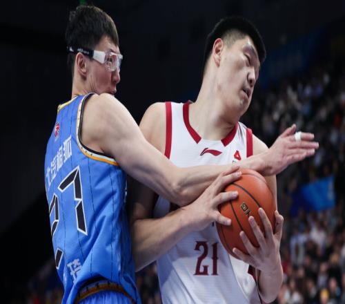 生日夜擺爛！周琦拿5分提前離場，把川隊所剩不多的油都逼出來了