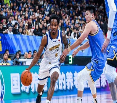 CBA排名大亂！廣廈穩居第1，廣東慘遭40分大敗，山東逆襲反超北京