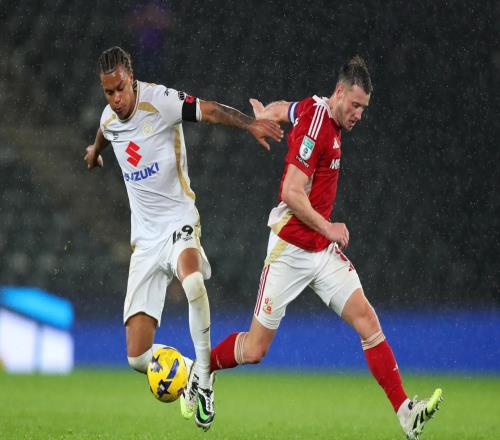 英媒：英乙斯文登派侵犯私處而遭禁賽的球員上場，或?qū)⒚媾R取消資格處罰