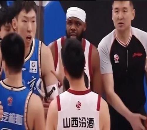 北京主場不敵山西近4戰(zhàn)3敗引熱議！周琦傷退轉(zhuǎn)折點翟曉川燃盡一戰(zhàn)
