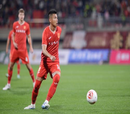 黃希揚計劃在重慶銅梁龍隊繼續效力一段時間，隨后轉型成為教練_中超直播