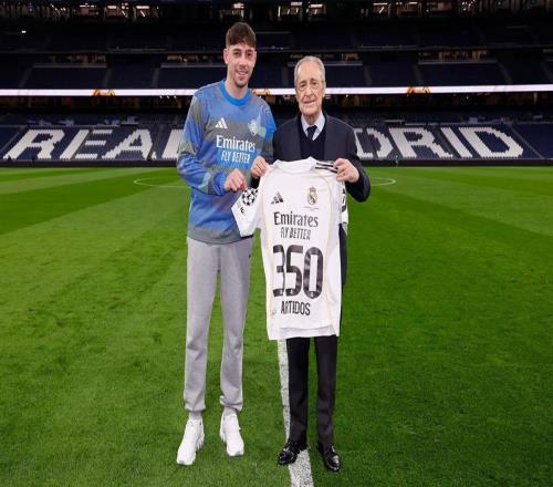 達成皇馬生涯350場里程碑，巴爾韋德獲贈紀念球衣