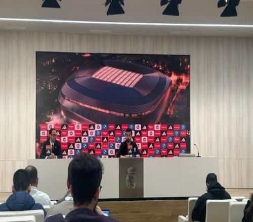 【現(xiàn)場(chǎng)】居萊爾澆滅伯納烏漫天噓聲皇馬新帥迎首勝