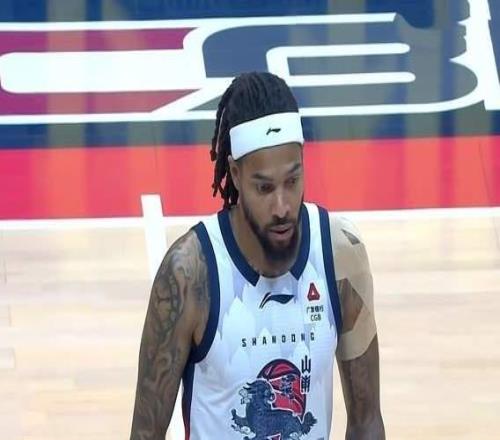 大爆冷，山東男籃送墊底隊兩連勝高詩巖拼到5犯難擋龐崢麟26+13