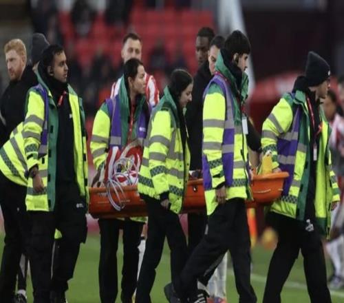 曼城外租至斯托克城的穆巴馬在對陣QPR時受傷，被擔架抬出場