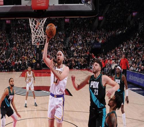 者！湖人暗藏25歲新星轟21+4，雷迪克該重用他