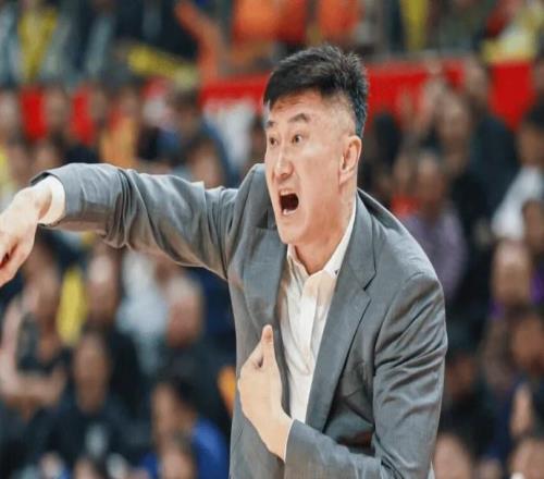 絕殺后暫時保住帥位！張慶鵬激動感謝每個人杜鋒指出敗因在防守