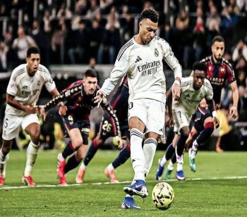 皇馬球迷喝倒彩：90分鐘狂噓高喊佛爺下課！主場如同客場