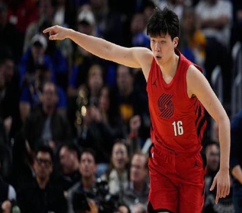 開拓者挖來掘金隊助教，專門指導楊瀚森籃下勾手，全面模仿約基奇