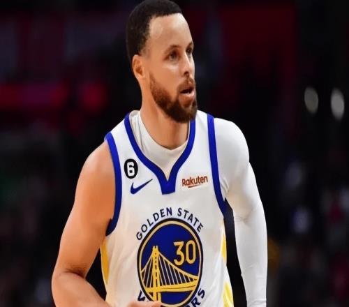 勇士大勝黃蜂！6配角齊爆，庫(kù)里被嚴(yán)防死守，格林轟20分仍副作用