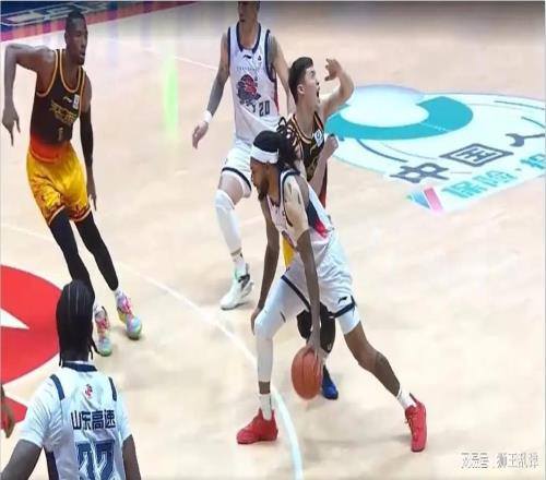 八連勝沖昏頭腦！山東高速慘敗江蘇，邱彪的紀律課刻不容緩