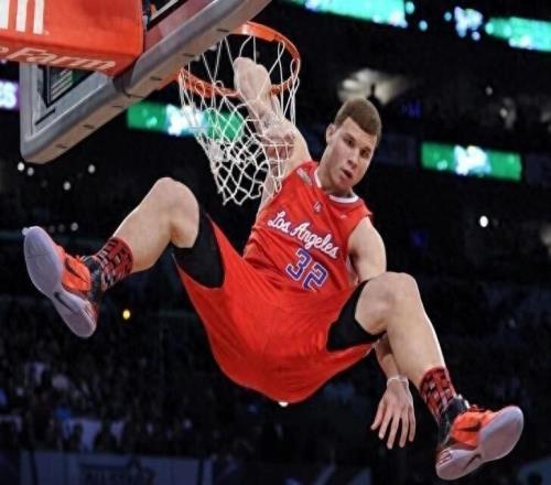 09屆誰賺到最多哈登4億，庫里5.3億，看到霍勒迪我服了