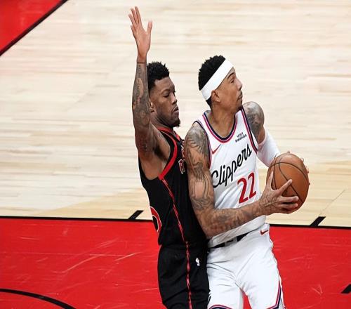 不用的時候快船側翼新星一分鐘都不讓上，用的時候一分鐘都不讓下