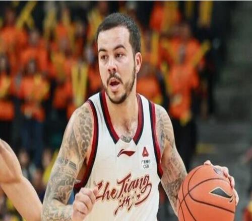 韋瑟斯龐27+5+5青島終結浙江5連勝吳前僅6分米奇21+9+3帽