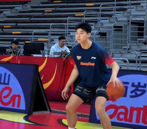 2連敗廣東傳2喜3憂！粵媒曝小崔麥考即將復(fù)出，可杜鋒卻更沒底了